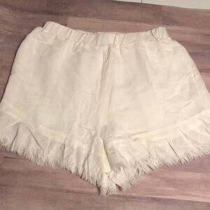 Honey Belle (nwot)white shorts with hem fringe. Med